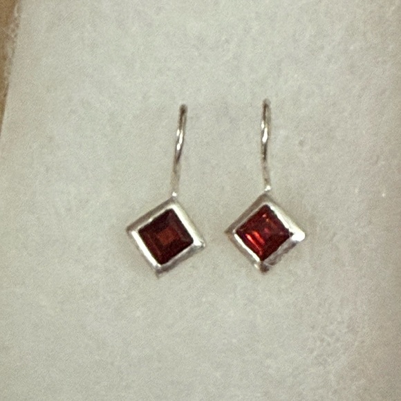 Elegant Silver and Red Gemstone Earrings - Picture 2 of 3